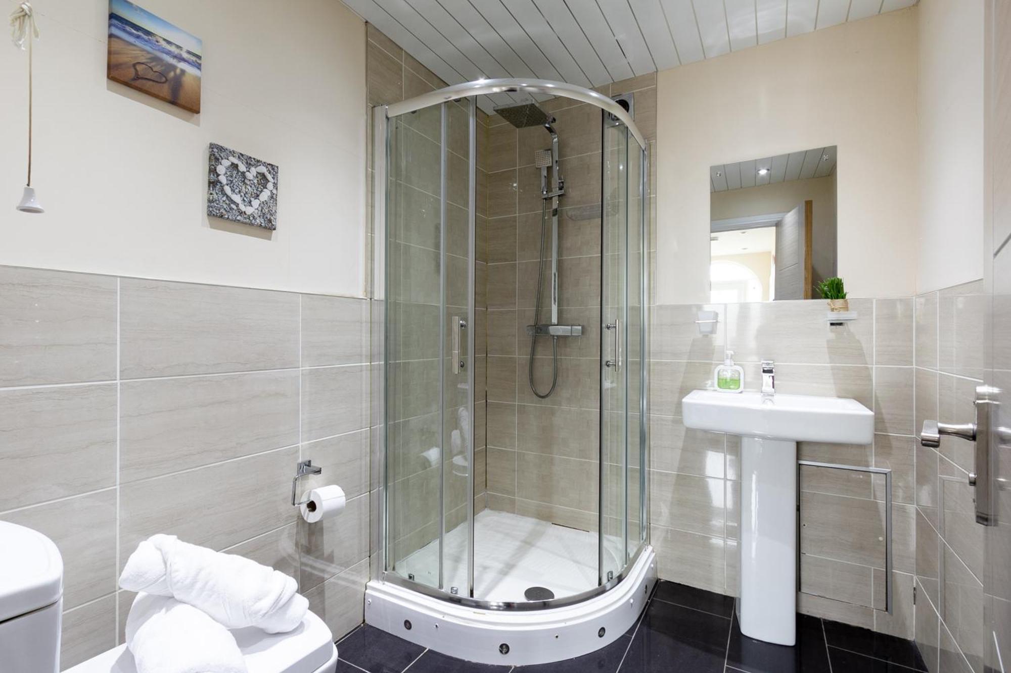 Apartamento Bathway House - Free Secured Parking And Wifi Coventry Exterior foto