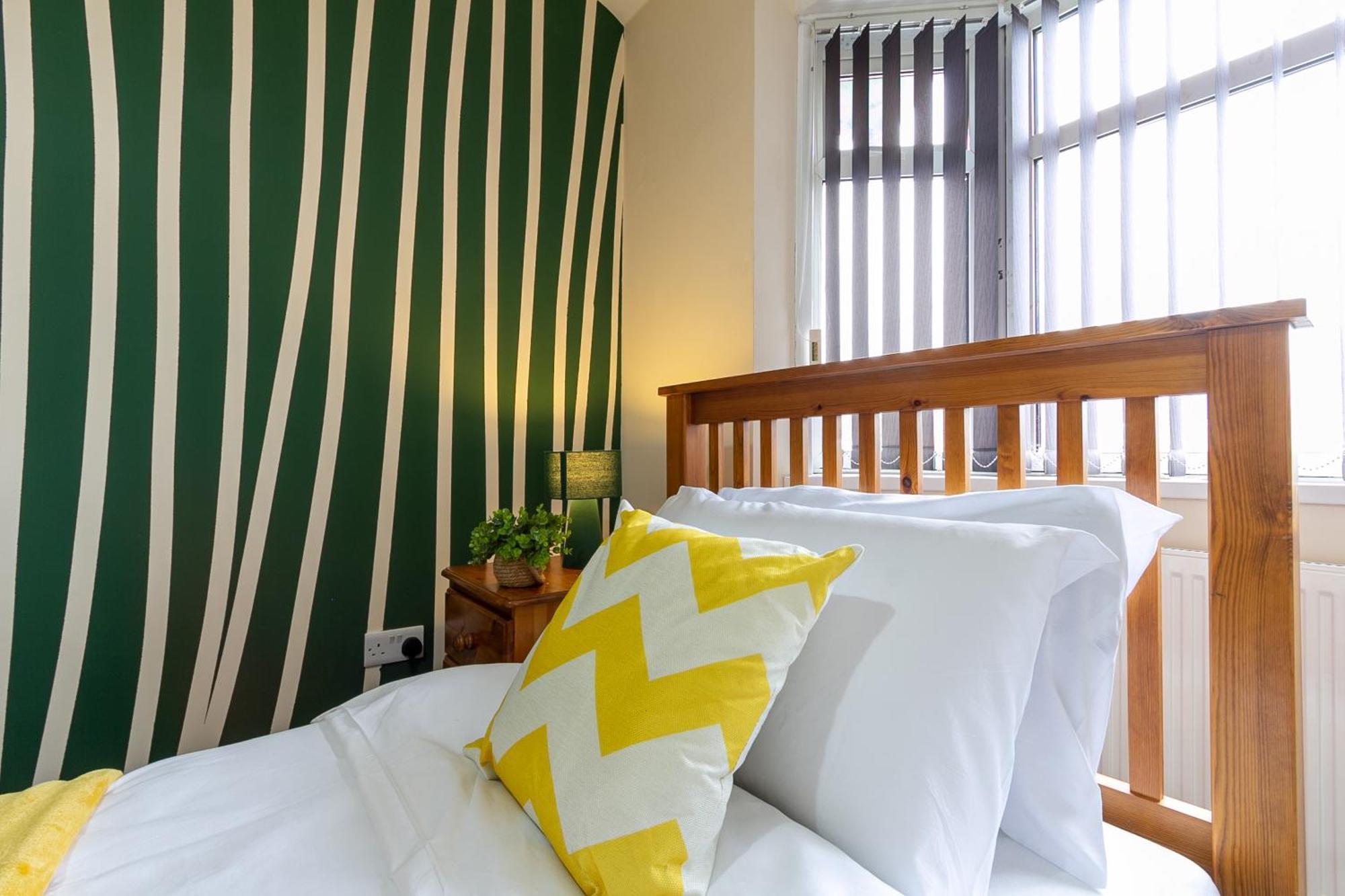 Apartamento Bathway House - Free Secured Parking And Wifi Coventry Exterior foto