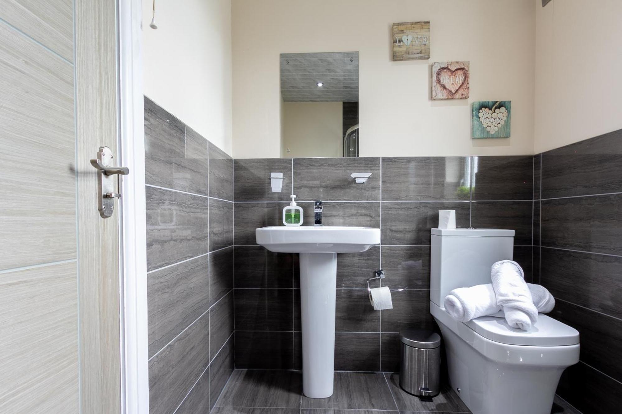 Apartamento Bathway House - Free Secured Parking And Wifi Coventry Exterior foto