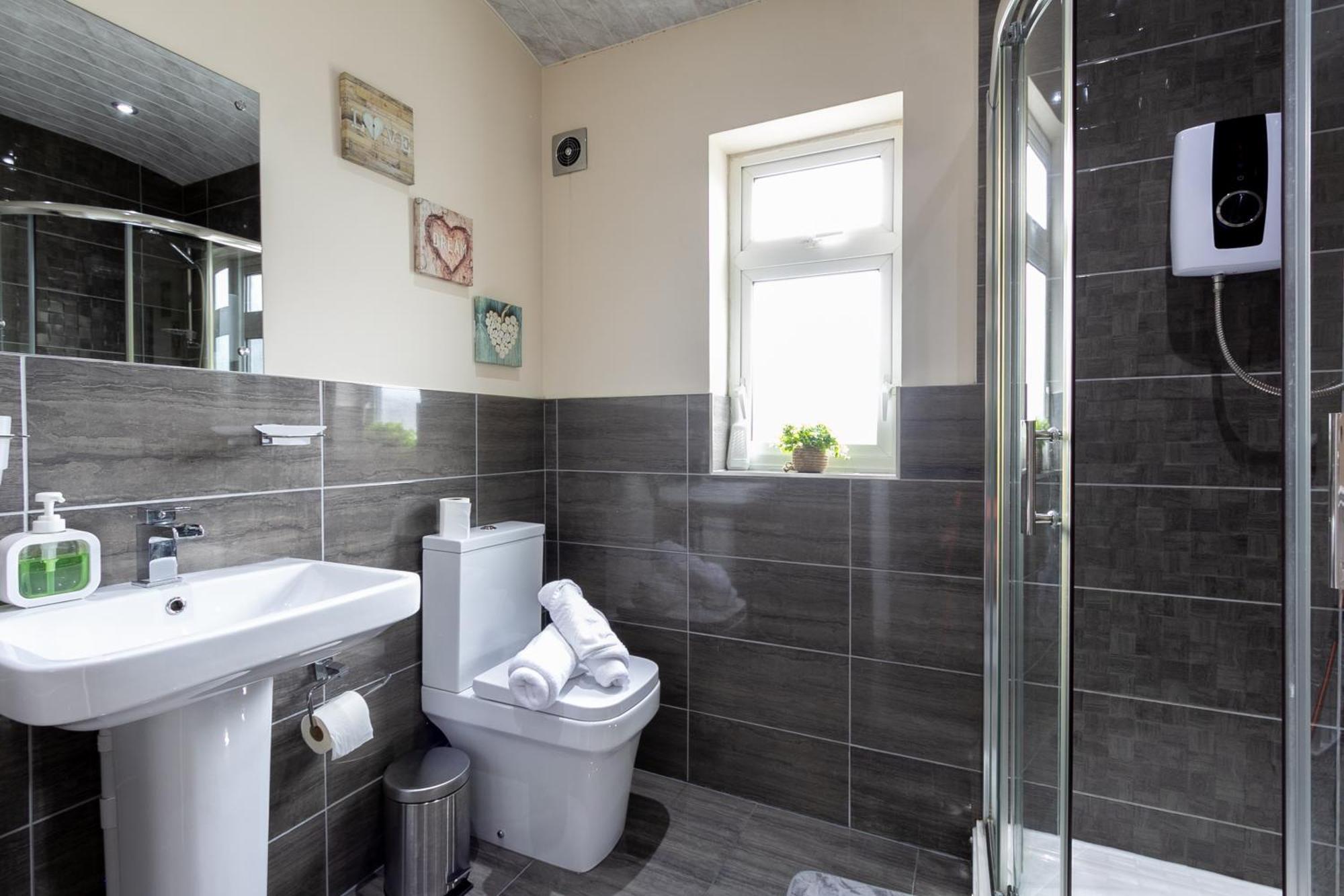 Apartamento Bathway House - Free Secured Parking And Wifi Coventry Exterior foto